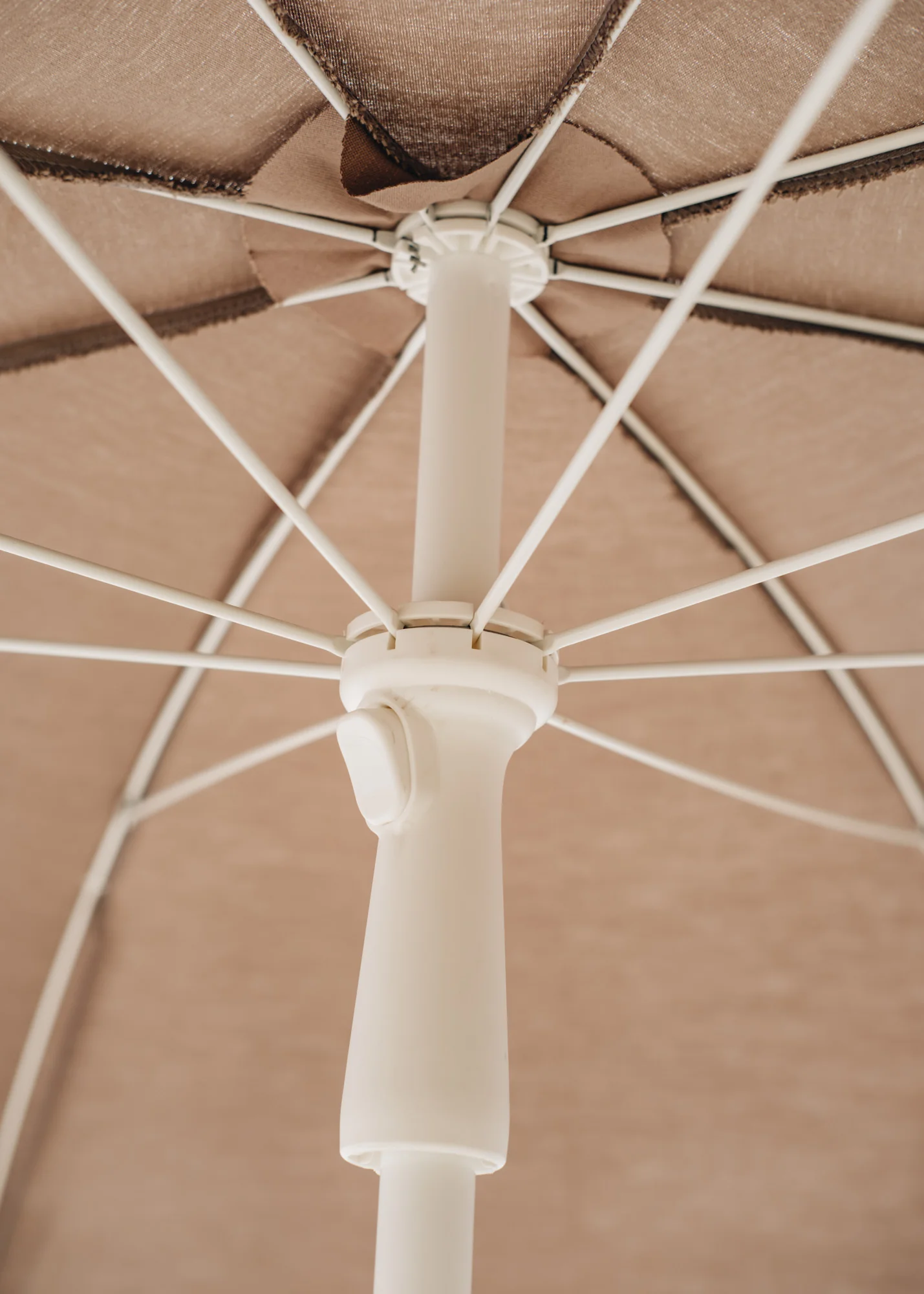 Elios Round Beach/Garden Centre Pole Parasol in Taupe, 200cm - Image 3