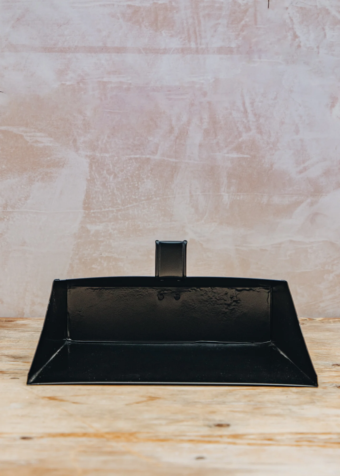Black Metal Dustpan - Image 3